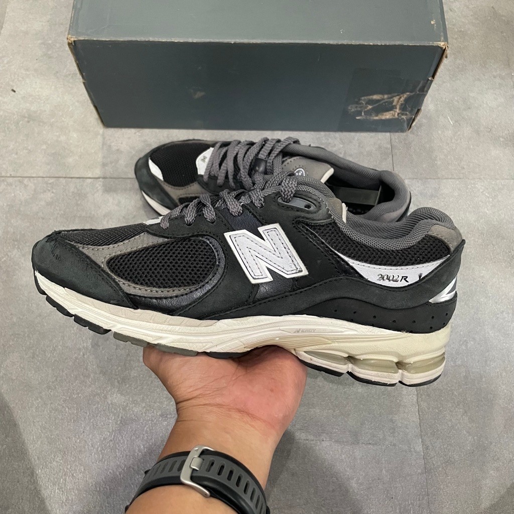 Nb 2002R Black Castlerock #W354