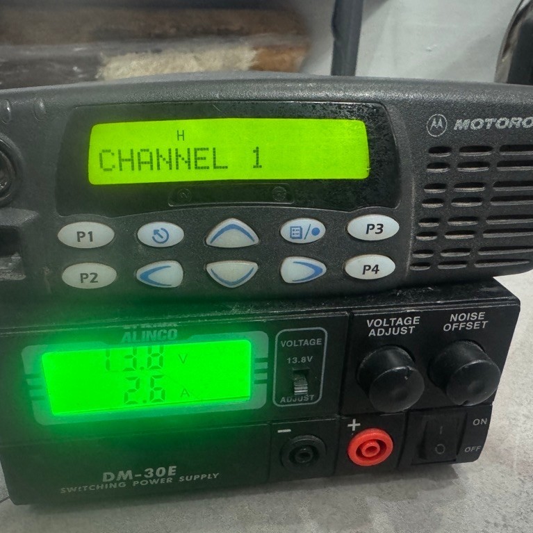 RADIO RIG MOTOROLA GM 338 minus Tx 0 watt Rx normal