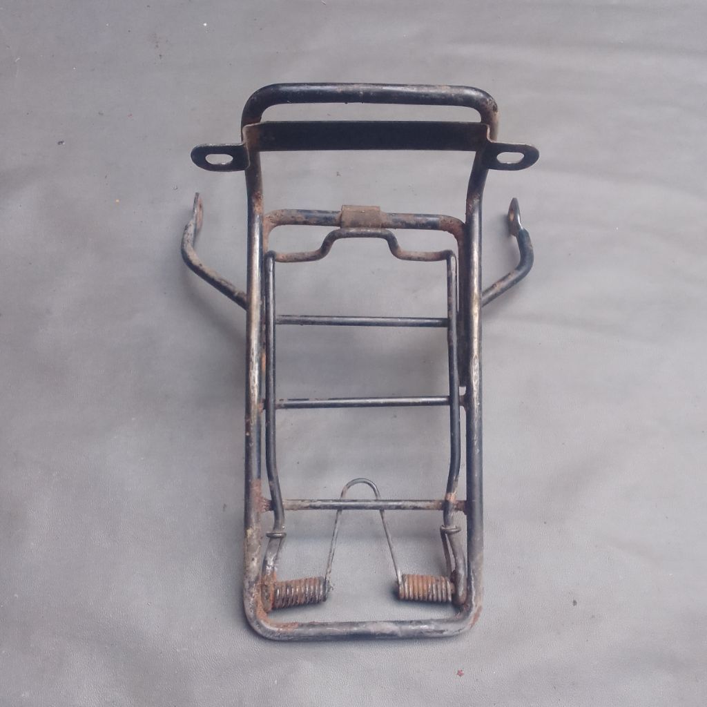 Rak jepitan mantol jas hujan dudukan plat nomor depan Suzuki rc series rc 100 bravo hitam original s