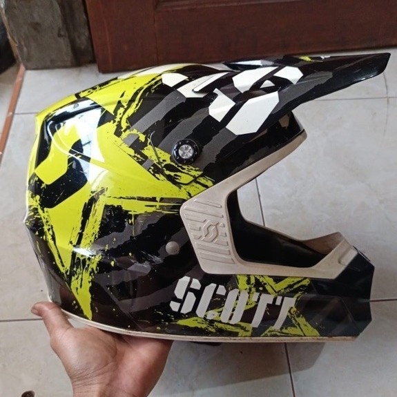 HELM CROSS SCOTT