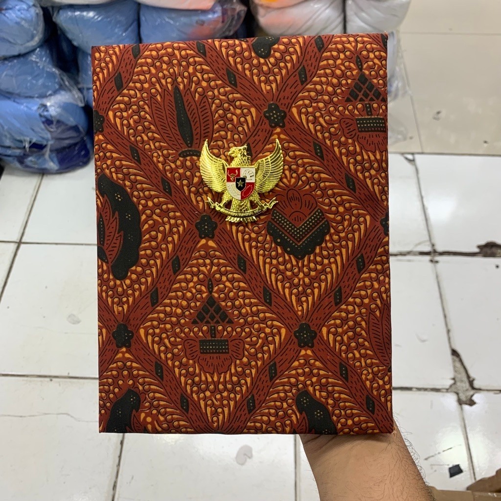 Map Bludru Lambang Garuda Pancasila Kuningan Cor 3D Premium - A5