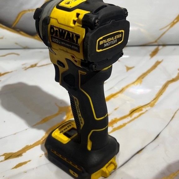 dewalt dcf 850 impact driver otomic series second good condition 2025