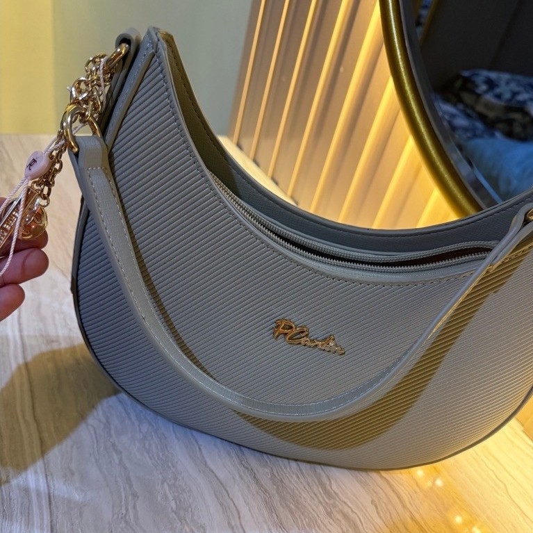 Tas Selempang Wanita Bentuk Bulan Warna hijau mint dengan Rantai dan Saku Resleting