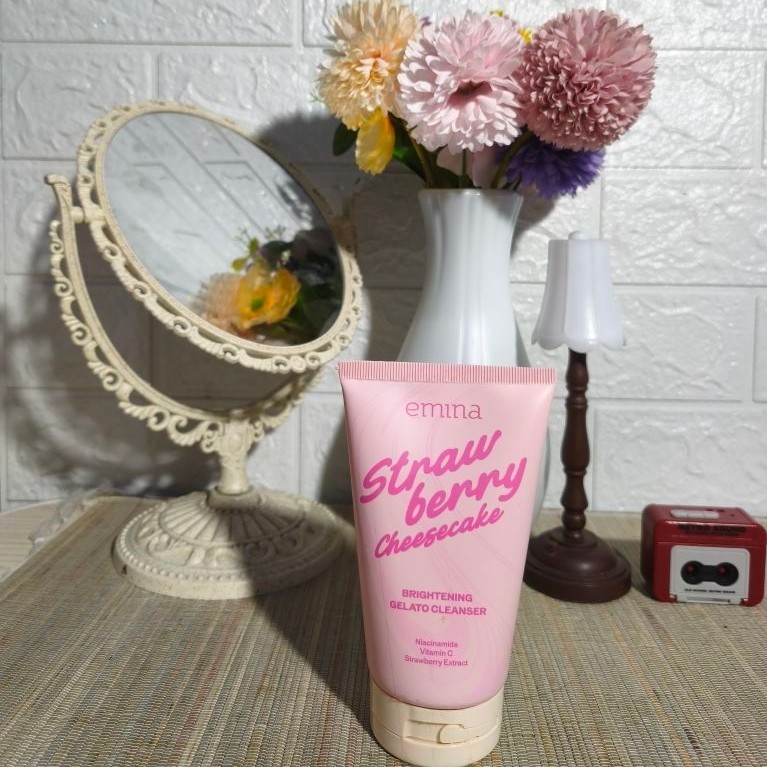 Emina Strawberry Cheesecake Brightening Gelato Cleanser 100 ml