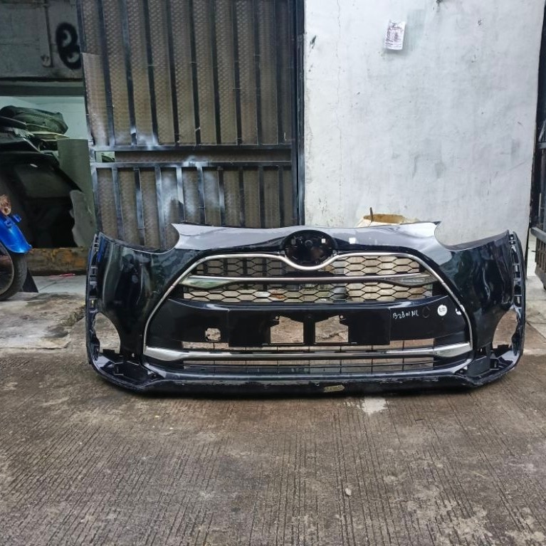 bumper bemper depan toyota sienta type Q fullset original copotan