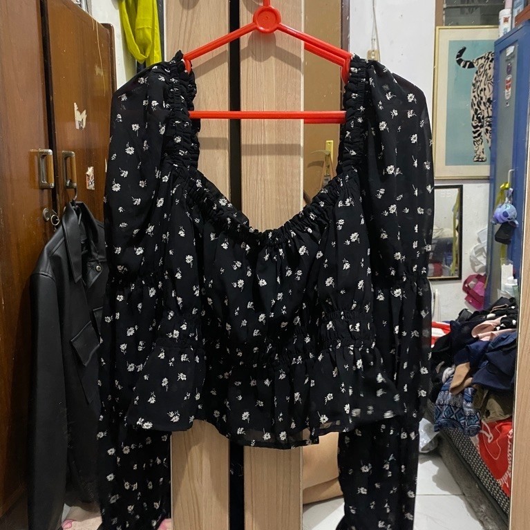 Divided by H&M Floral Off-Shoulder Blouse / Crop Top