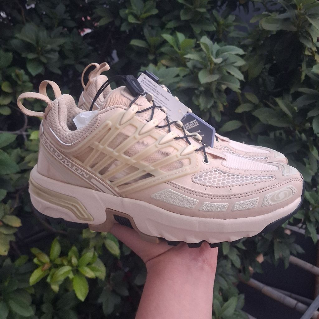 Sepatu Hiking Salomon ACS Pro Beige