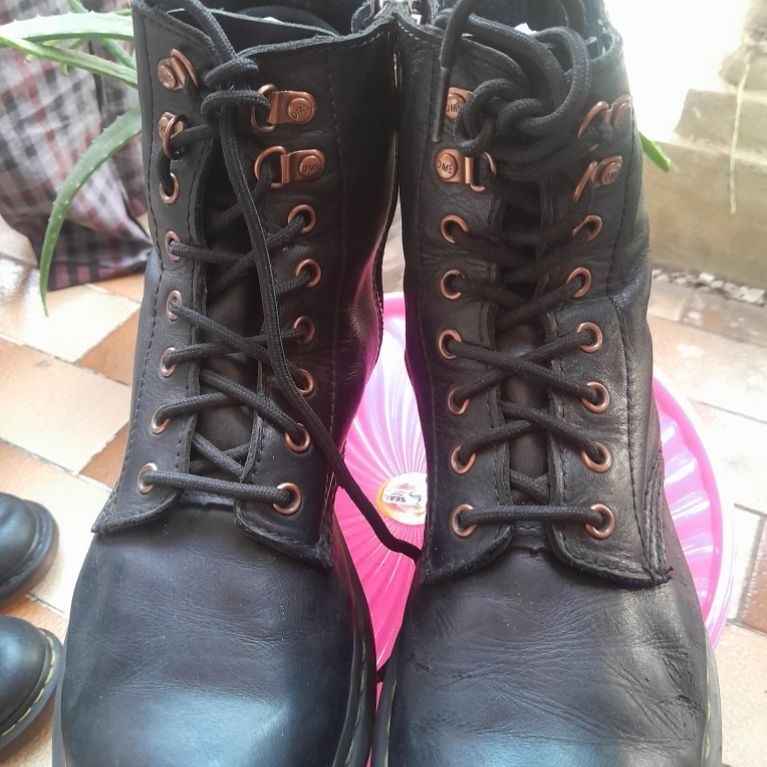 sepatu dr martens pascal