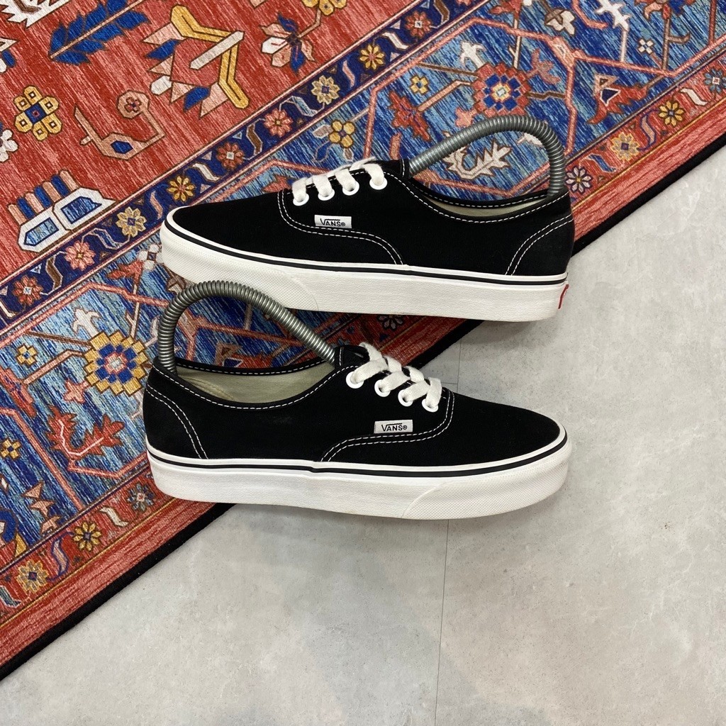 [Size 37] Vans Authentic Classic Black White Second Original