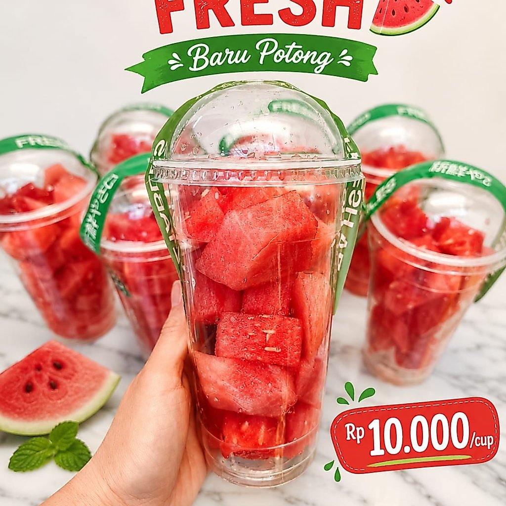 Buah Potong Segar Semangka dalam Cup Plastik dengan Tutup