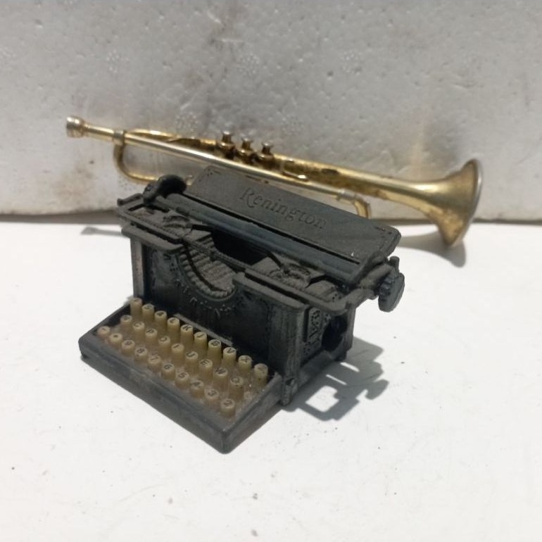 RAUTAN PENSIL JADUL LAWASAN display serutan pensil vintage