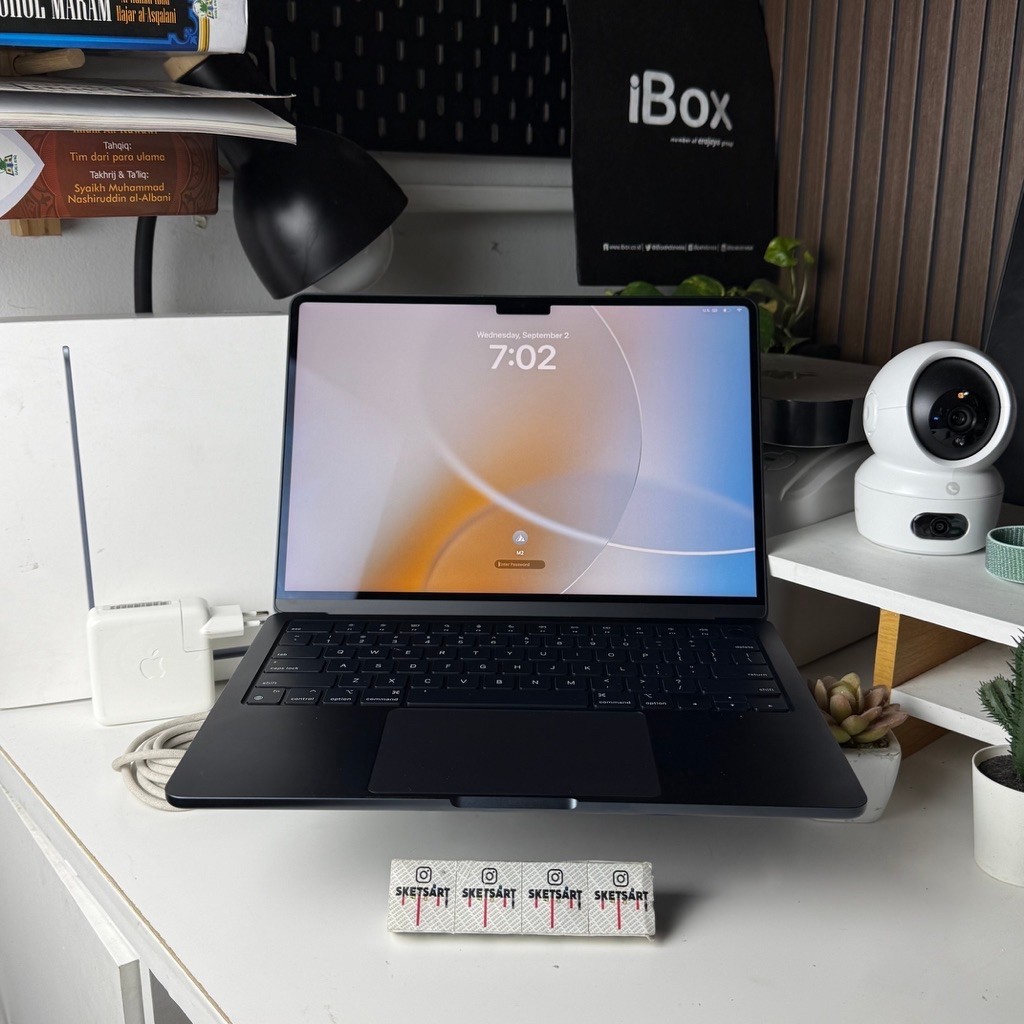 MacBook Air M2 8/256gb Midnight iBox Battery Health 88% Cycle Count 213 Eks Garansi Resmi Layar Norm