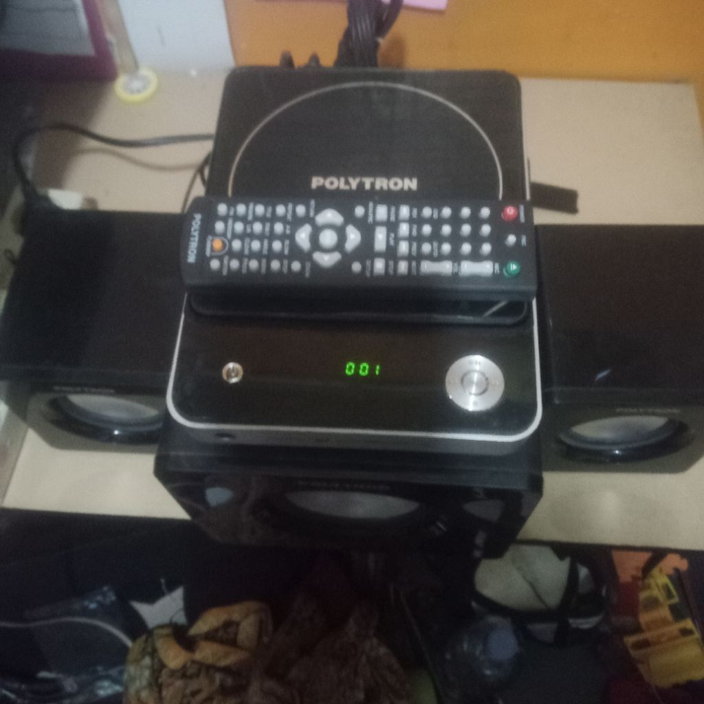 Polytron DVD Player DTIB 3300 home Theater kondisi masih nyala normal body mulus barang masih segel 