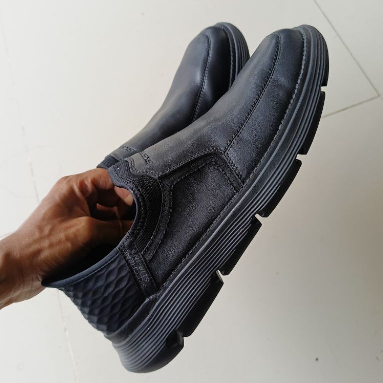 skechers slip in second size 45