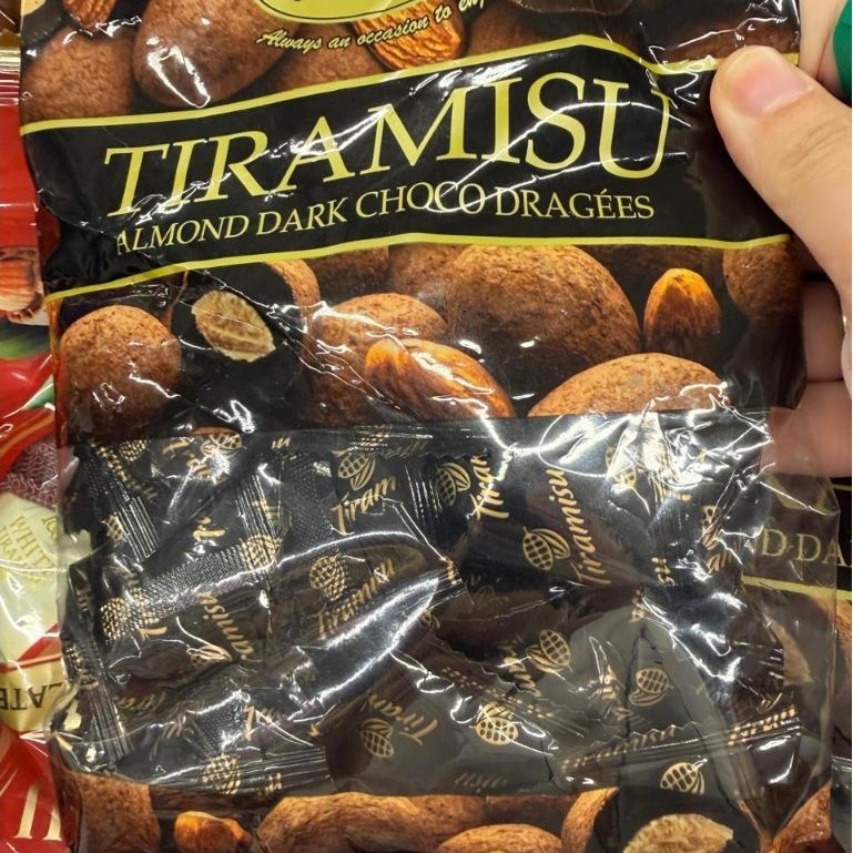 ALESSIO TIRAMISU DARK CHOCO DRAGEES. TIRAMISU ALMOND DARK CHOCO. ALMOND DARK CHOCO. COKLAT TIRAMISU 
