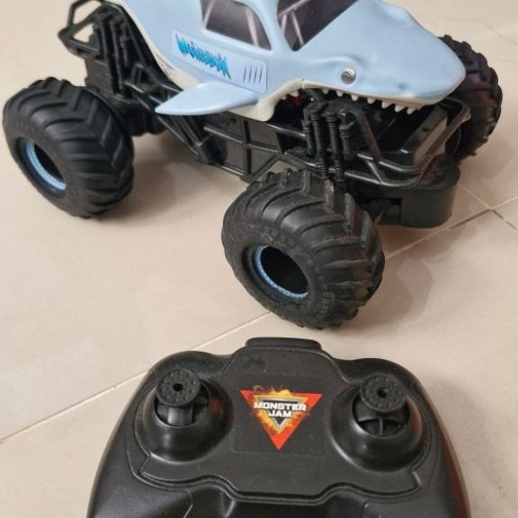 monster jam megalodon rusak