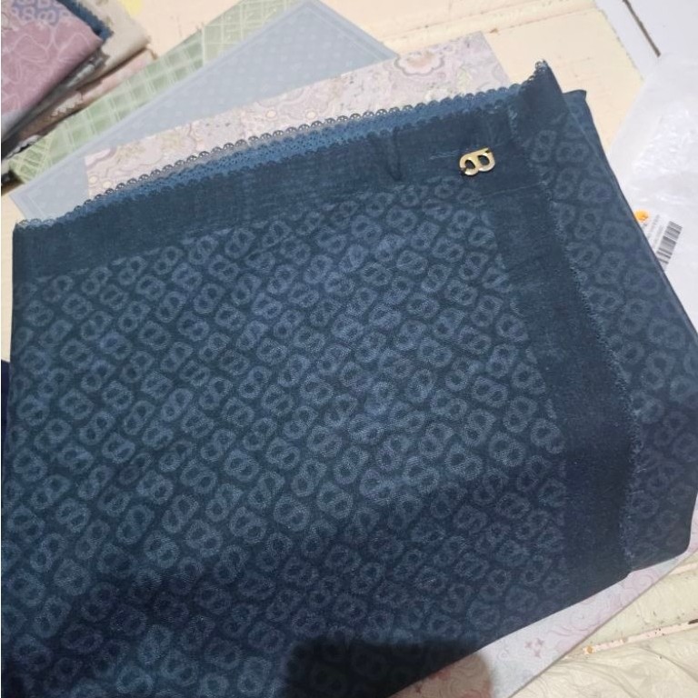 Buttonscarve Preloved Tapis - Navy (no box)