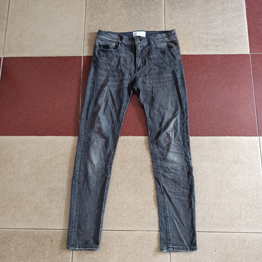 celana panjang jeans April 77 black wash