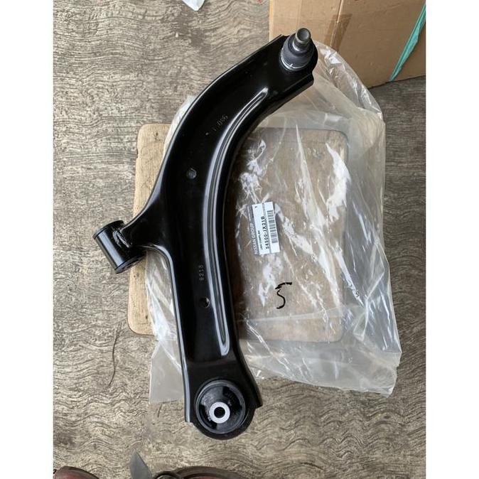 Lower arm nissan LIVINA