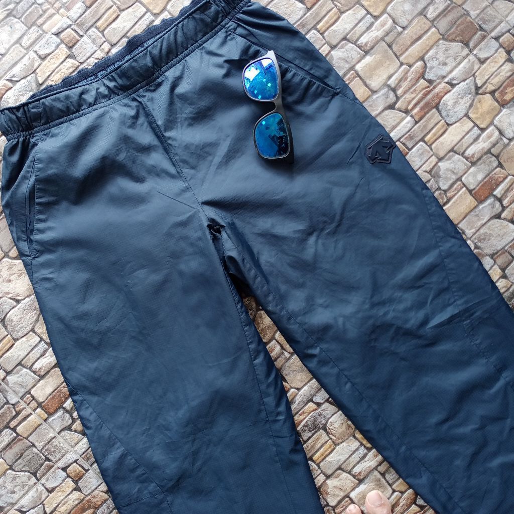Celana DESCENTE training original preloved size 32