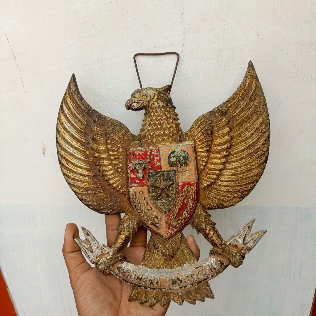 pajangan lambang garuda Pancasila antik lawas vintage