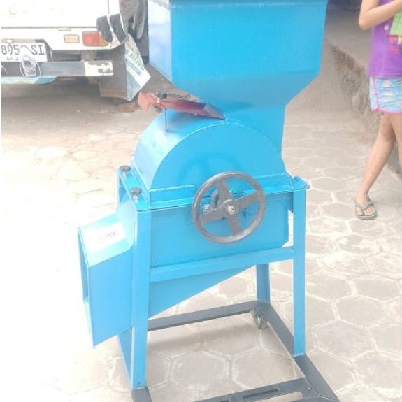 Mesin Penggiling kotoran kambing Manual Biru dengan Tangki Atas (tanpa mesin)