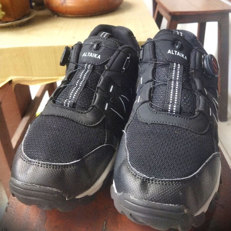 sepatu trail run boa system seken brand Altaika sz 44