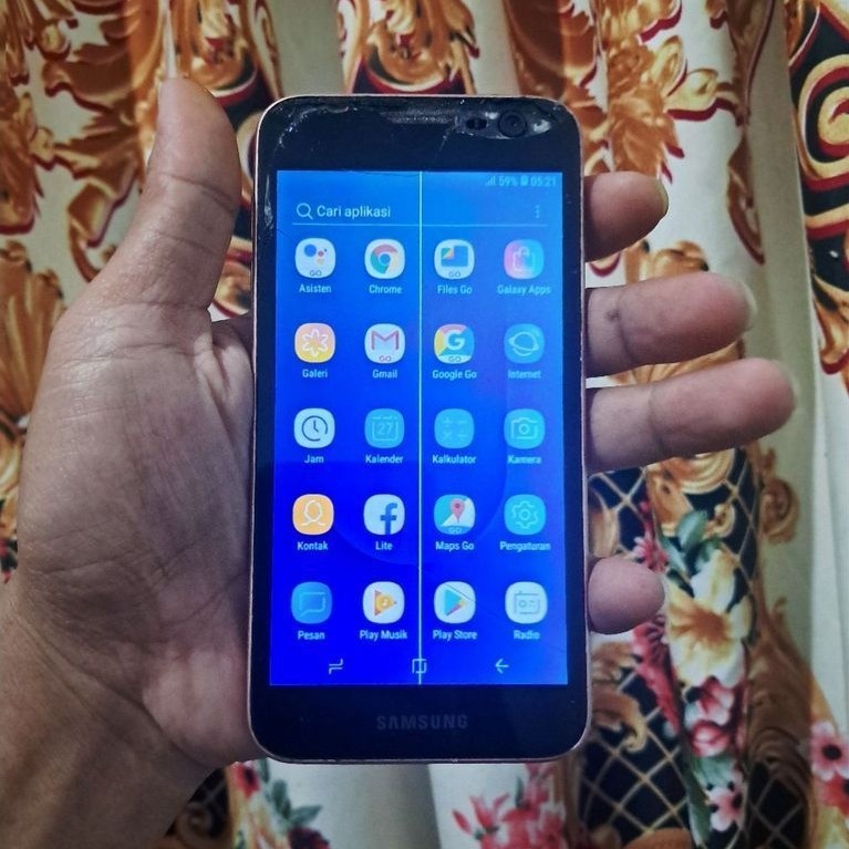 Samsung Galaxy J2 Core 4G ( Minus lcd garis & ts retak, sentuh normal)