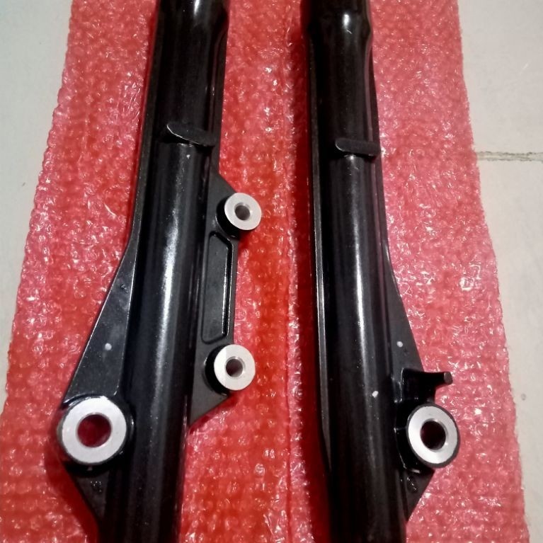 satu set kanan kiri tabung shock shockbreaker depan tvs dazz karbu fi ori