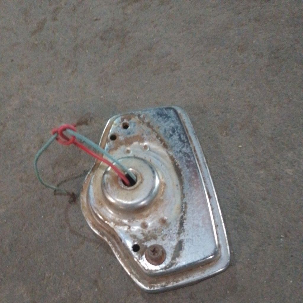Tatakan lampu stopan Honda cb 100/125 bekas copotan original