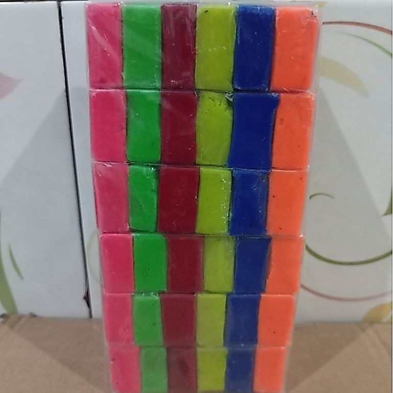 MAINAN MALEM/LILIN WARNA WARNI