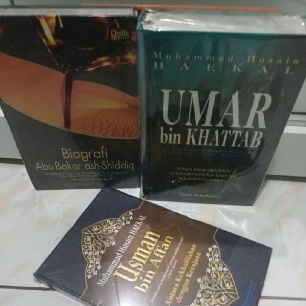 Abu Bakr Assidiq, Umar bin Khattab & Usman bin Affan- Muhammad Husain Haekal