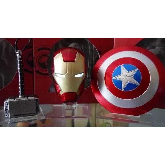 Figure miniatur senjata avengers