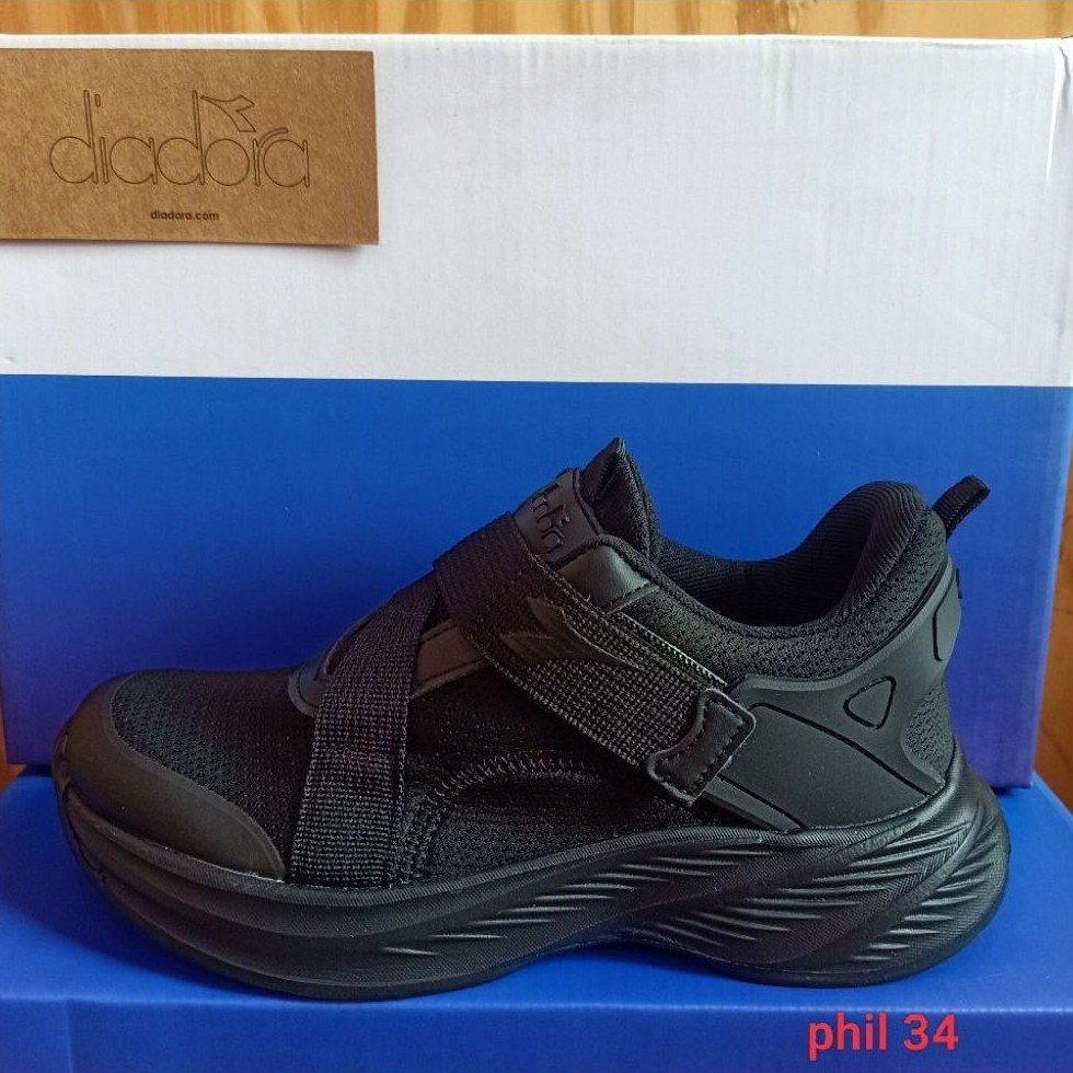 diadora full black size 34