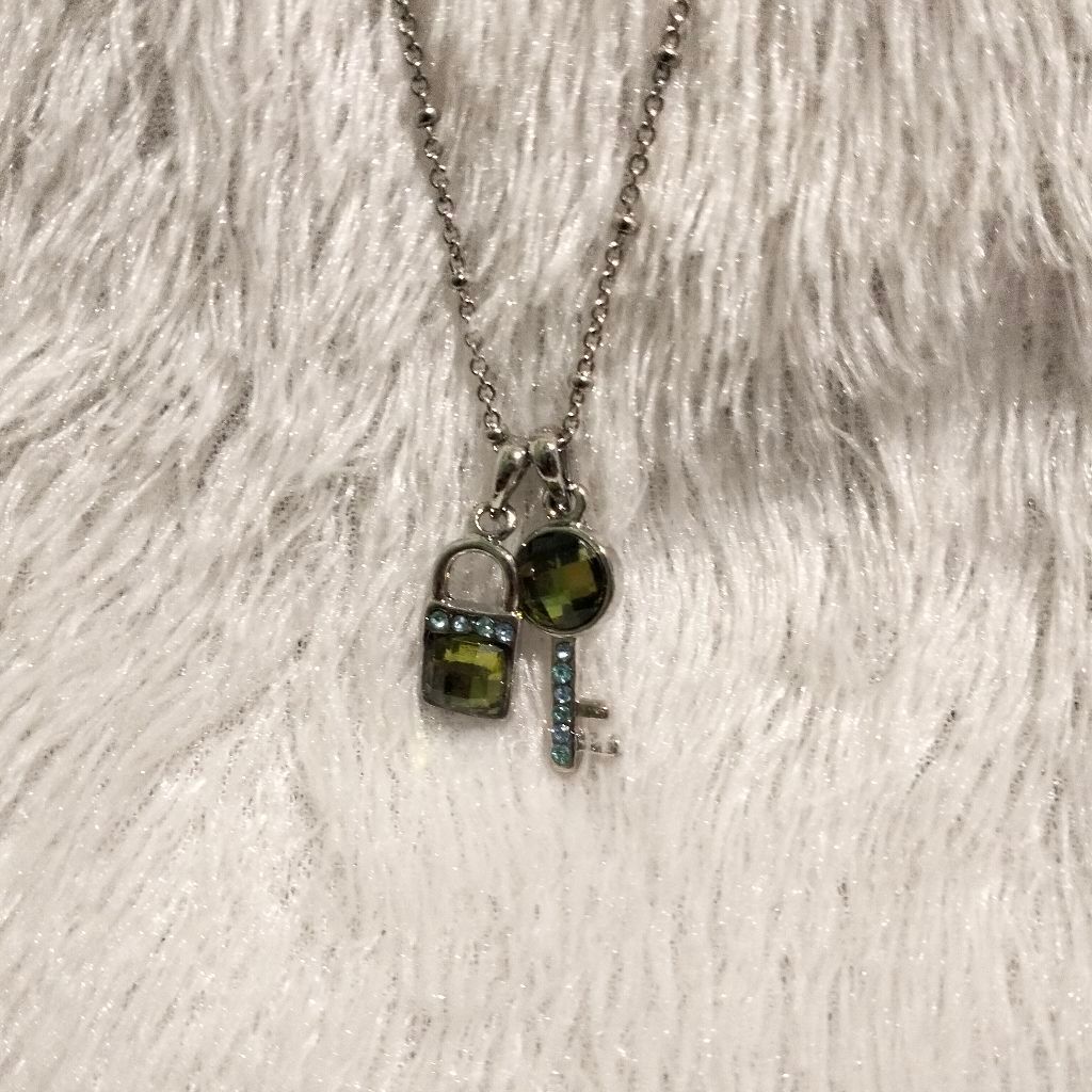 Kalung Bentuk Gembok Kunci