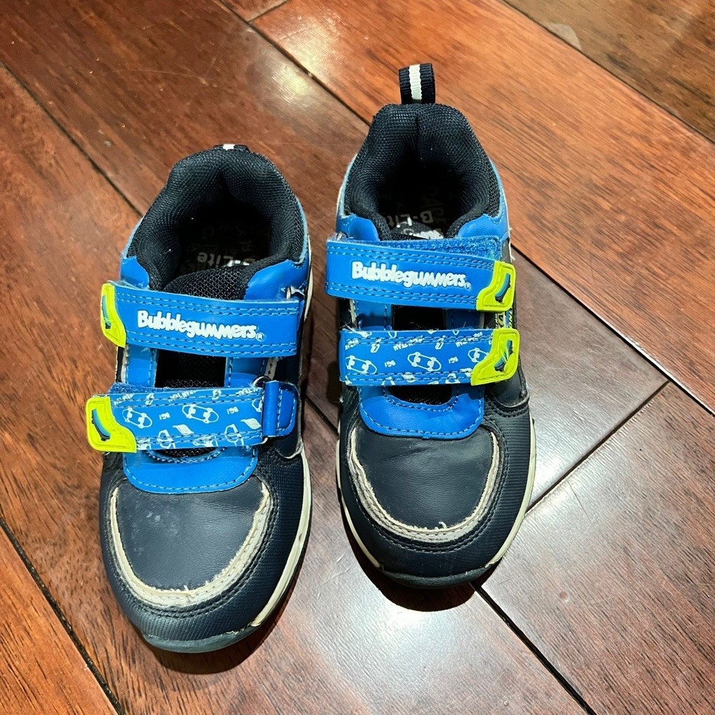 BUBBLE GUMMERS