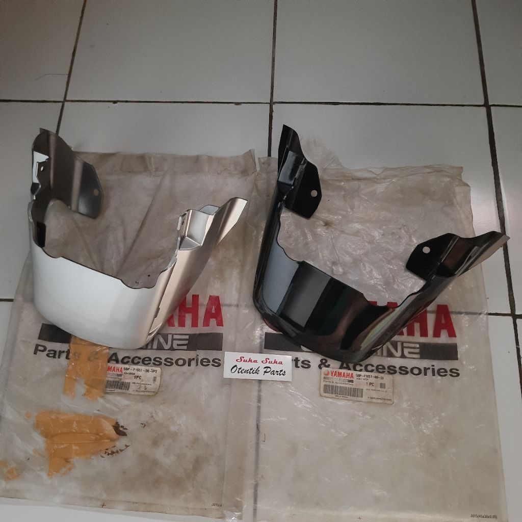 COVER STOPLAMP SAMBUNGAN BODY BELAKANG SCORPIO SILVER HITAM ORI YGP | 5BP-F1651-00-P2