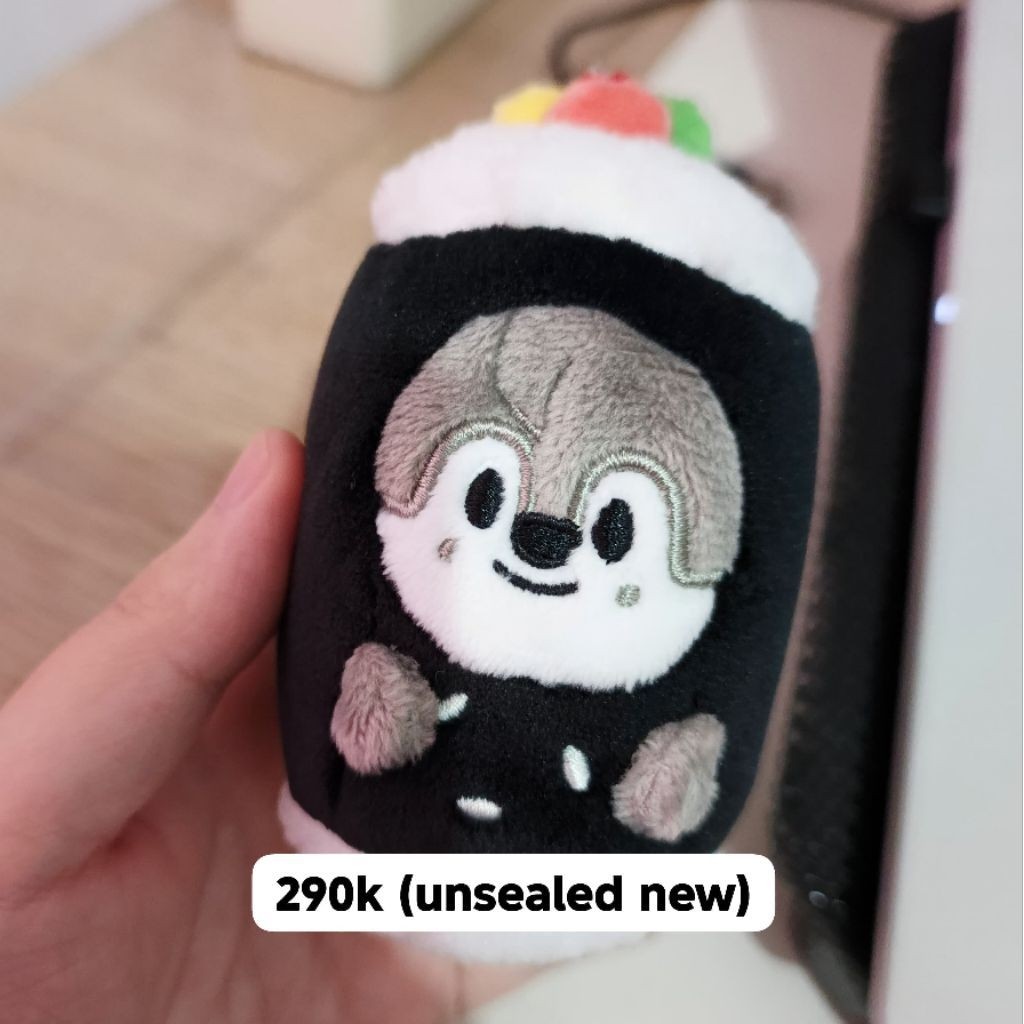 [OFFICIAL] Straykids Skzoo EAATW wolfchan seoul keyring unsealed