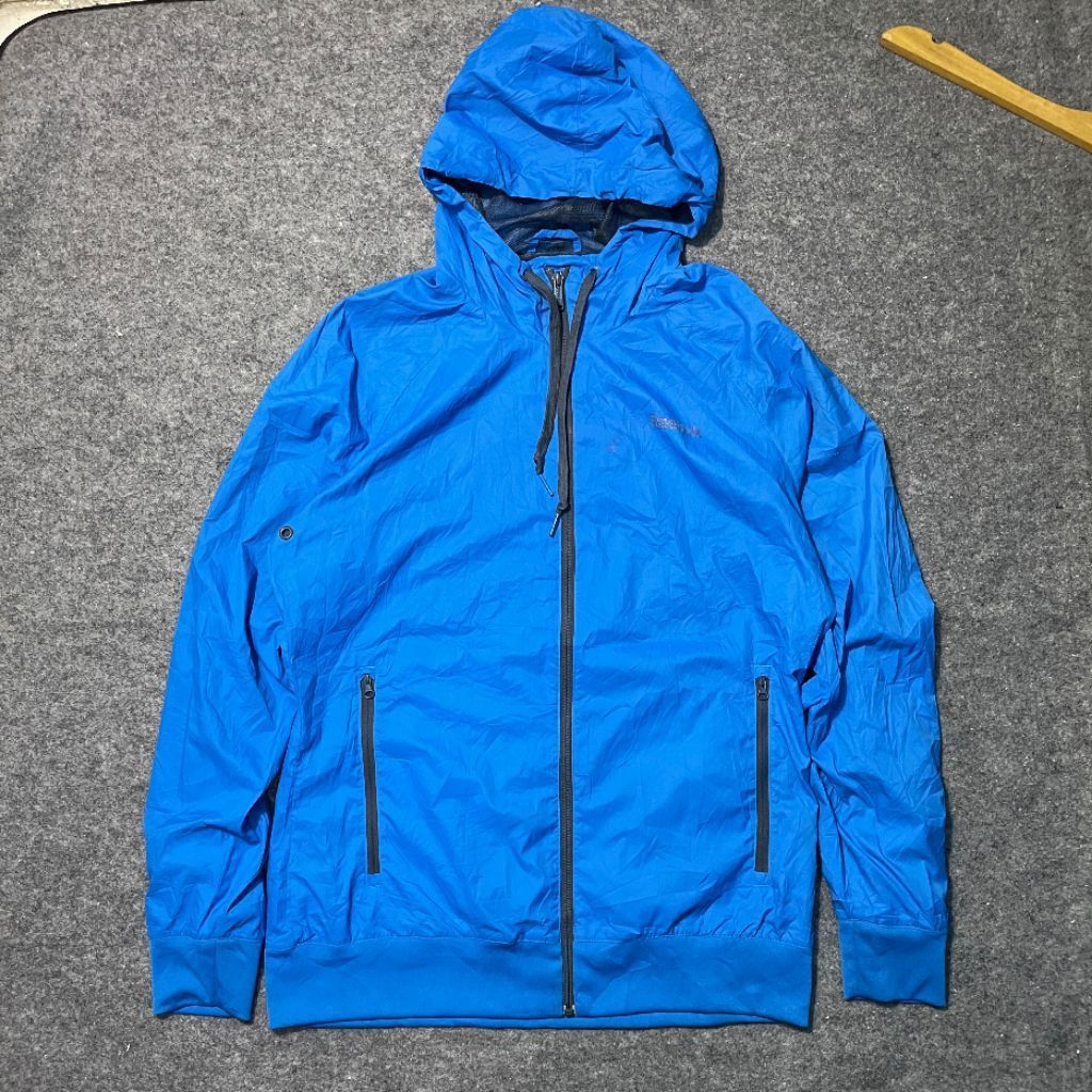 Jaket Running Reebok Original Titiktemukuu