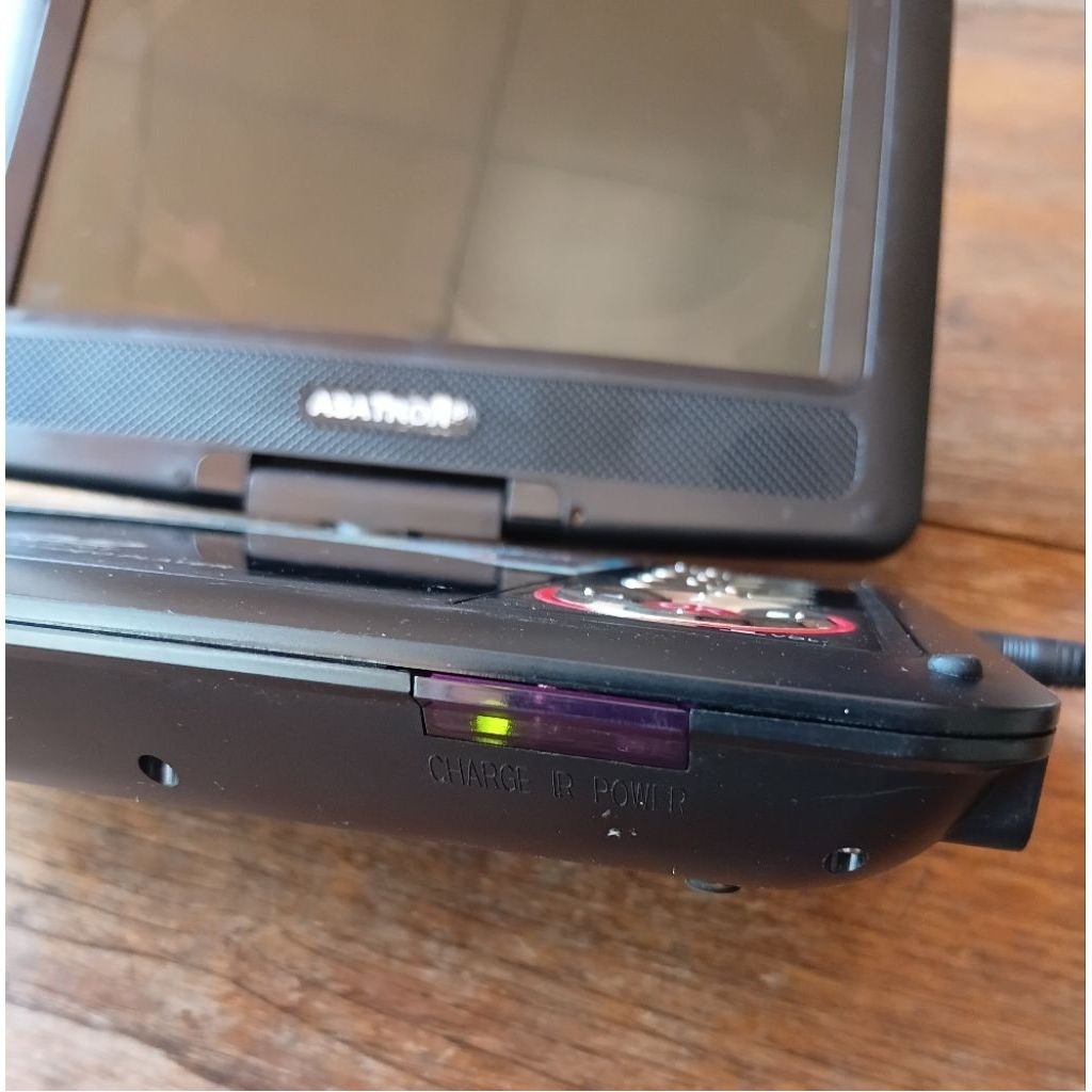 Dvd portable merk asatron mesin aman layar mati
