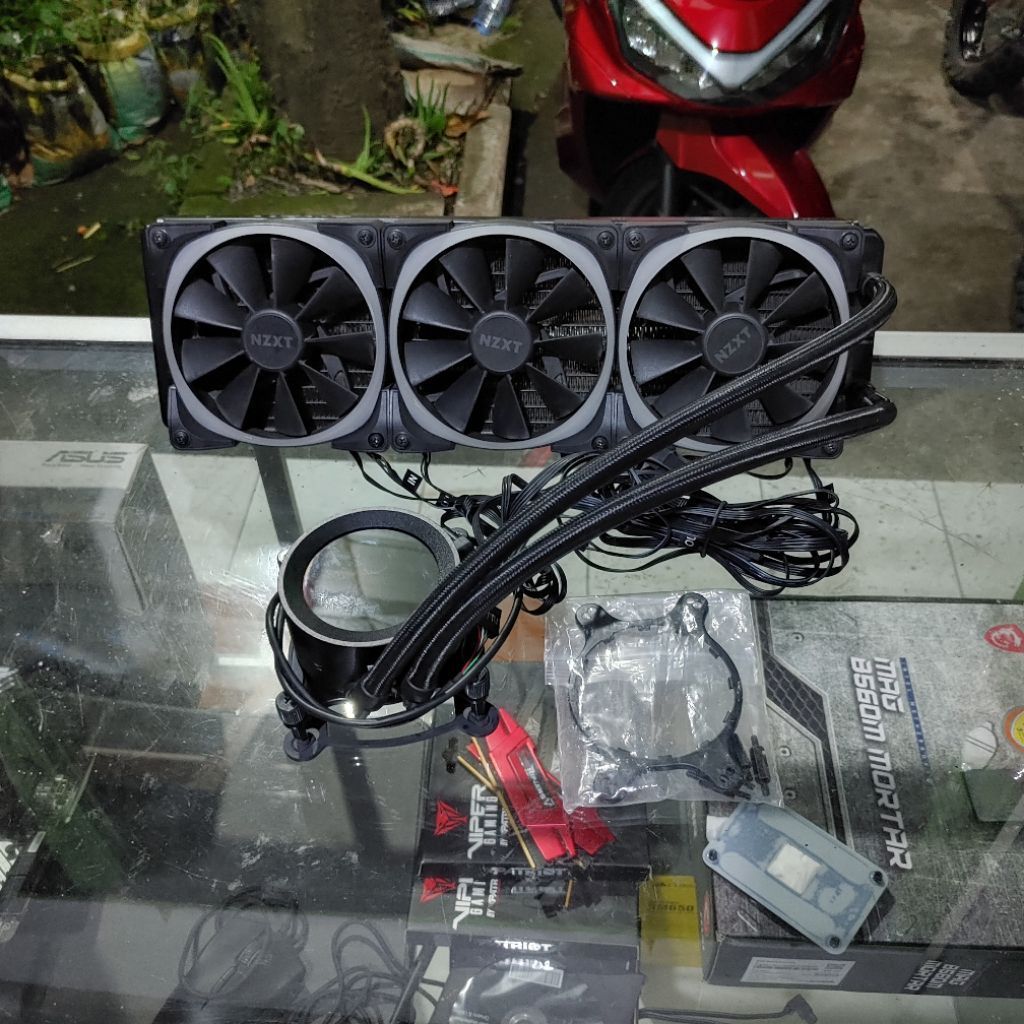 NZXT Kraken Z73 RGB with LCD Display