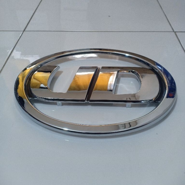 Emblem Logo UD NISSAN Quester