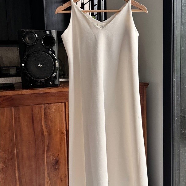 DUMA OFFICIAL Classic Off White Ecru Midi Dress Grenoa Mellow Genoa Grenoa Parlene Tessa Jareth Arie
