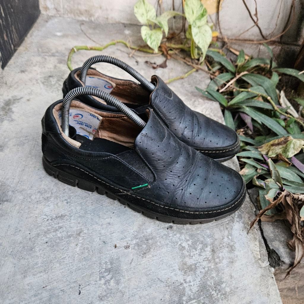 sepatu loafer second kickers size 40(25cm)