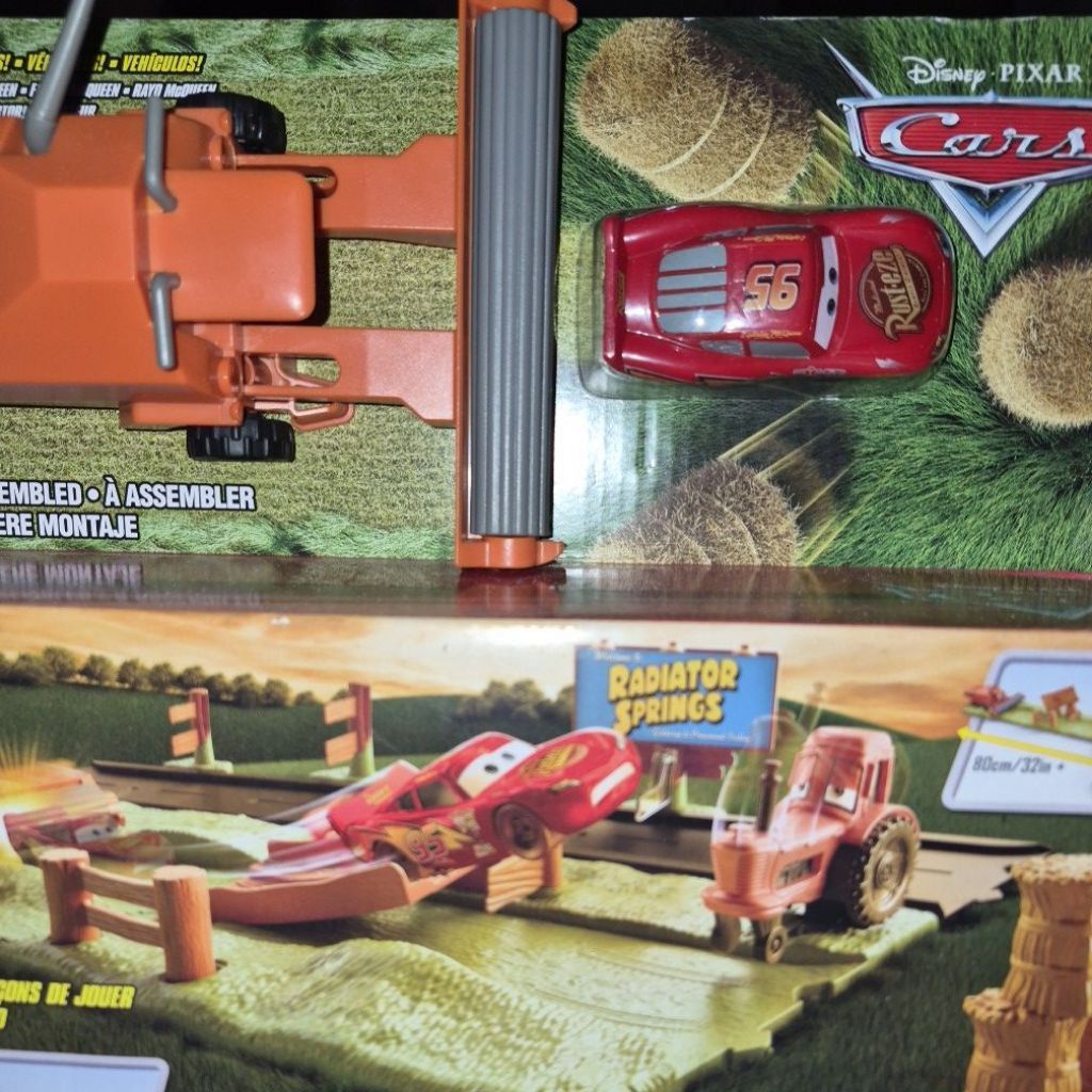 Set mainan Disney Pixar Cars Lightning McQueen truk traktor track & field mainan anak