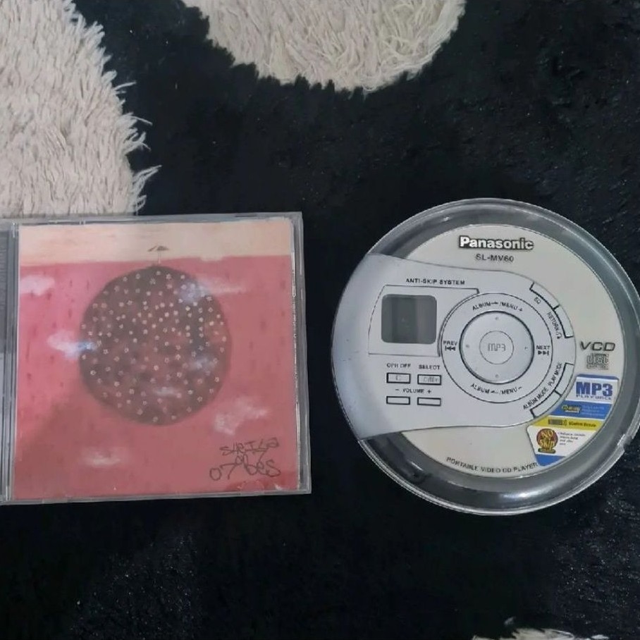 Discman Panasonic dan CD Sheila on 7