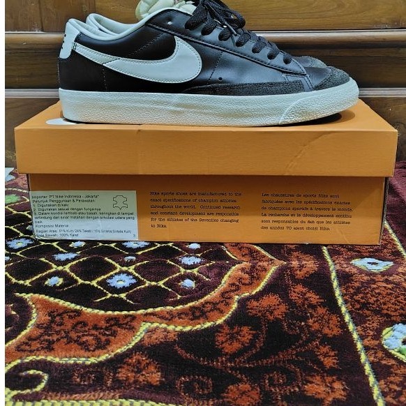 Sepatu Sneakers Nike Blazer Low 77 Vintage Warna Hitam Putih Ukuran 42,5 (27 cm) Original Resmi Indo