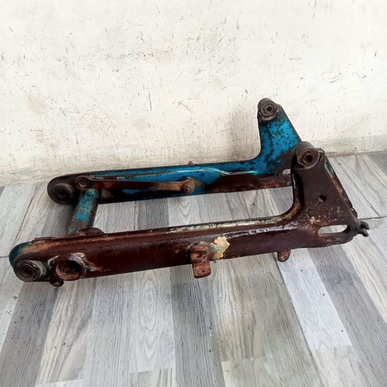 swing arm Yamaha L2G , L2 super original second
