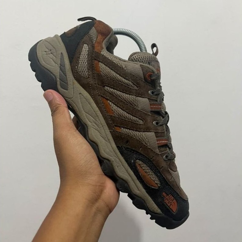 sepatu gunung tnf second
