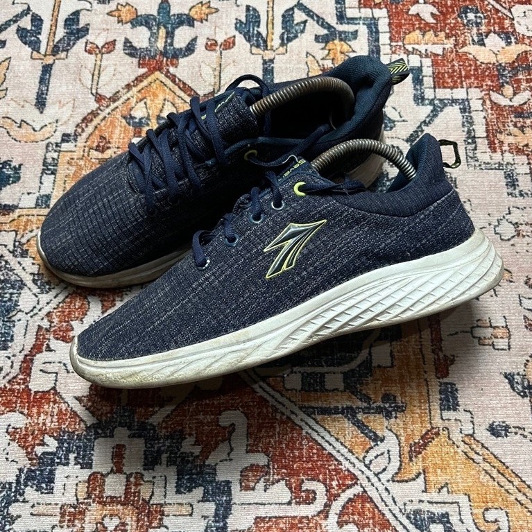 sepatu running second